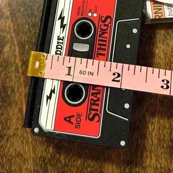 Stranger Things Pocket Bac Cassette Tape Holder- Plays music! SOLD OUT online. - Picture 4 of 4